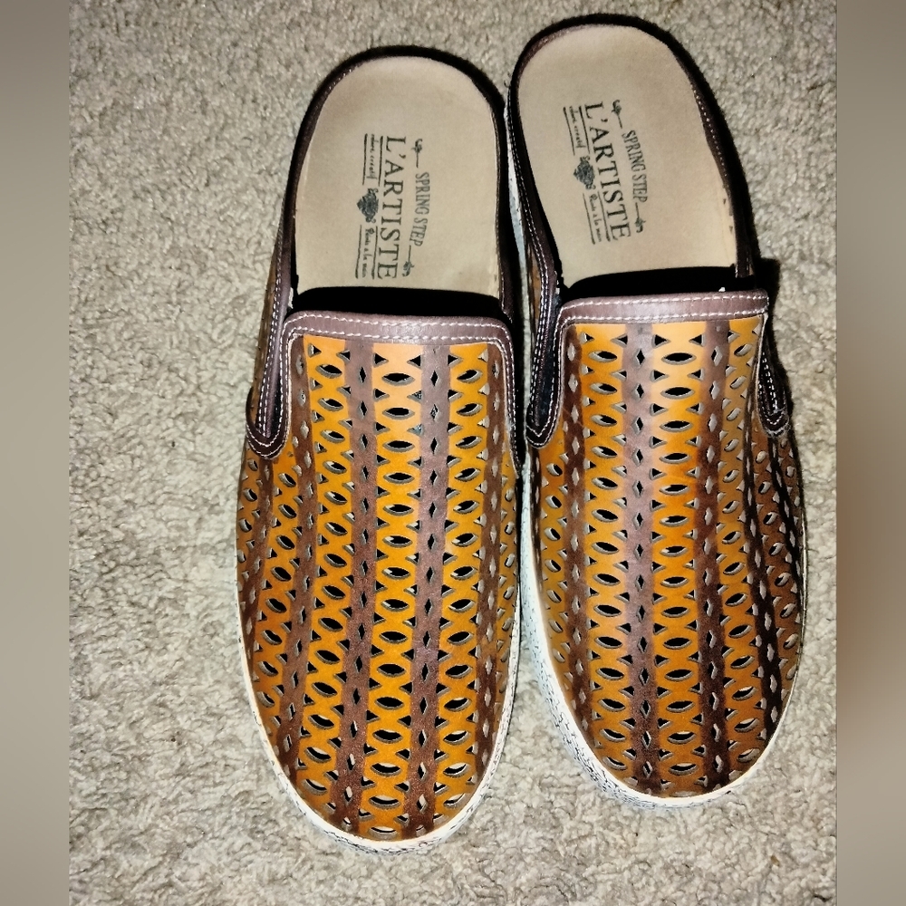 L'Artiste by Spring Step (Size 40) Camel & Brown Buggy Clog Slip-on Mule